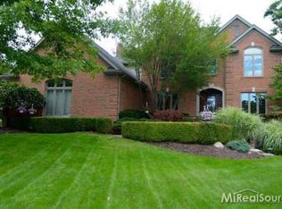 1686 Apple Ridge Ct, Rochester Hills, MI 48306