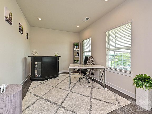 3rd image of 10016 Bowtie Ln