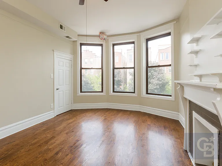 2445 W Harrison St — Photo 8