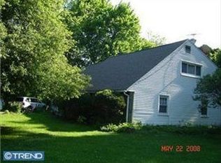 8801 Delphine Rd, Wyndmoor, PA 19038