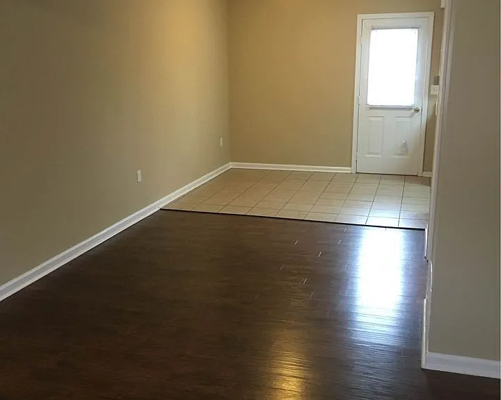 239 Wayne Dr — Photo 2