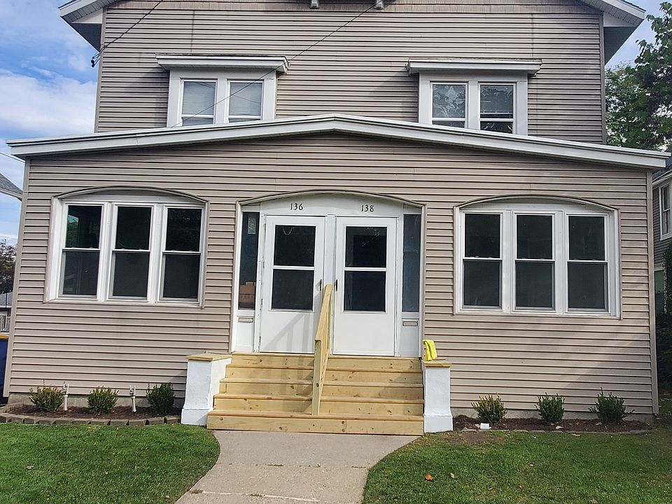 1st image of 136 Carlton Ave SE