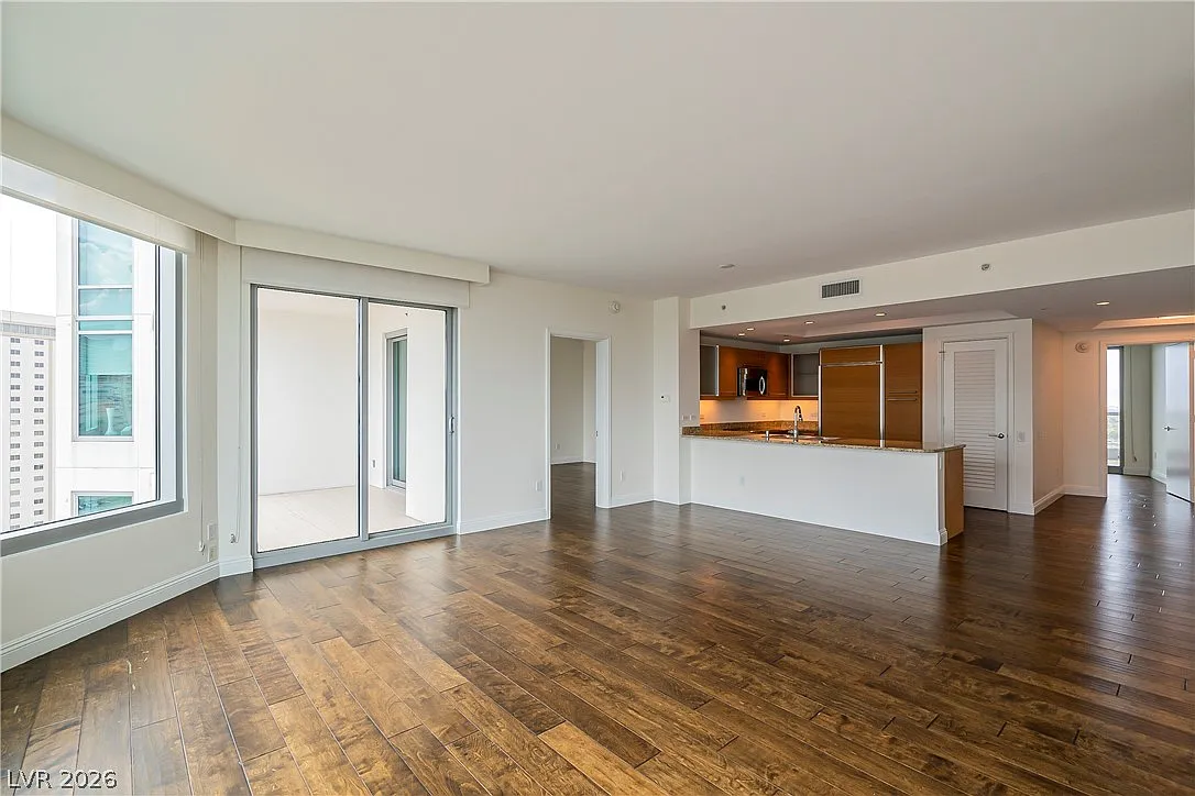 2 bed, 2.0 bath, 1405 sqft, $3,074 — Photo 4