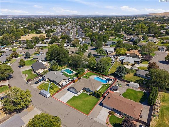 3rd image of 3909 S Zillah St