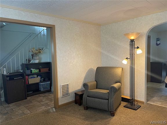 3rd image of 33 Moreland St