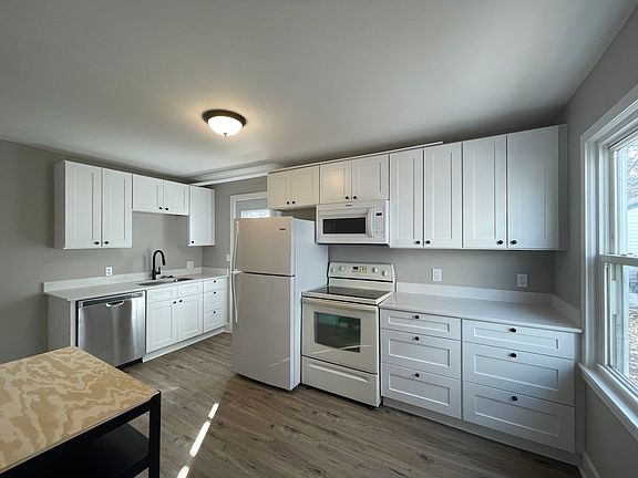 3rd image of 712 1st Ave S