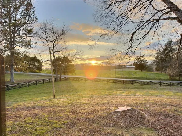 595 Kemp Rd, La Fayette, GA 30728