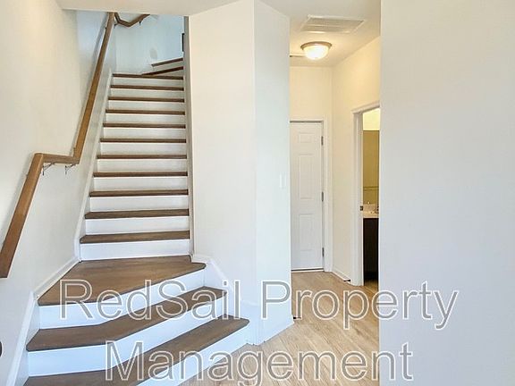 3rd image of 1575 Green Hill St