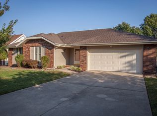 211 Raintree St, Nixa, MO 65714