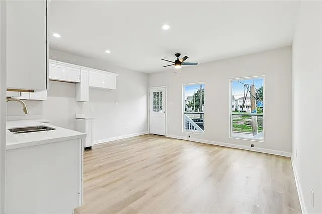 3 bed, 2.0 bath, 1029 sqft, $2,050 — Photo 2