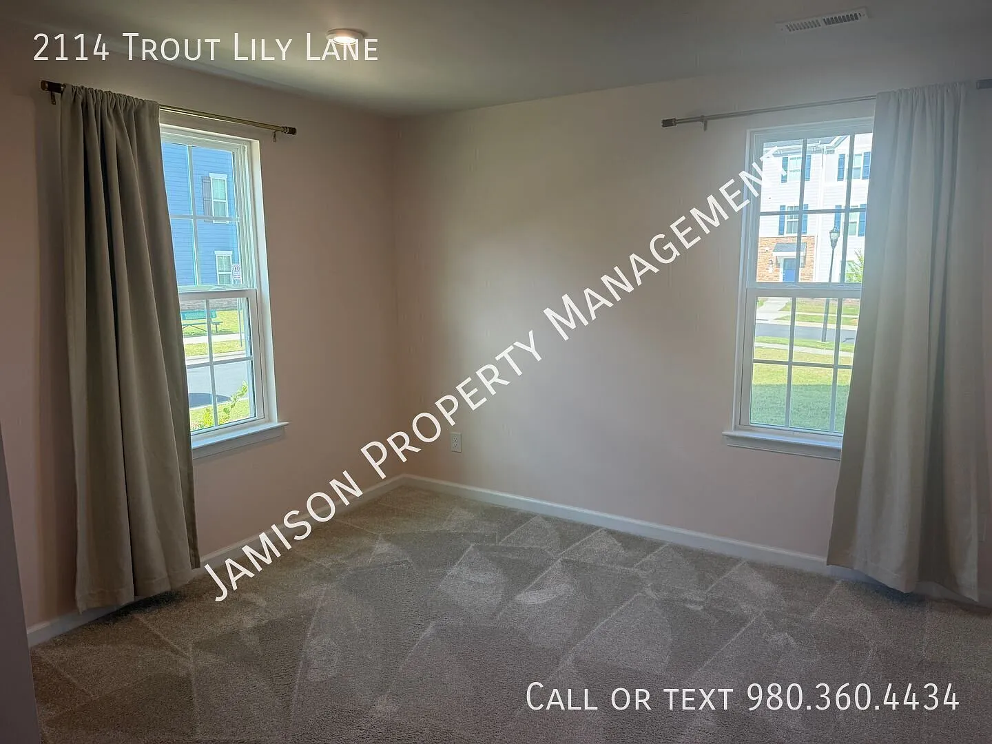 Lovely 3 Story Townhome! — Photo 2