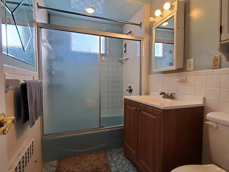 20 Maple St — Photo 4