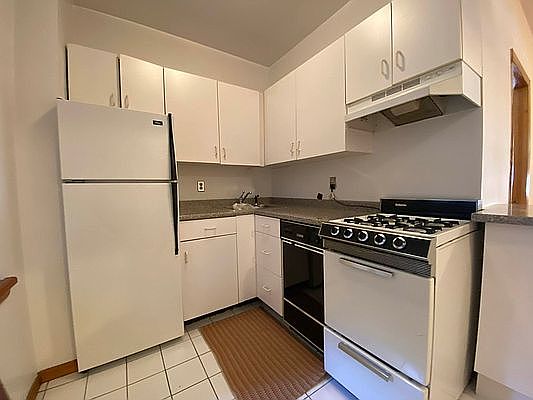 4th image of 22 W 77th St #2/7