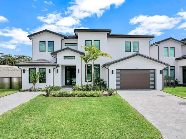 5702 E Ashwood Cir E, Hollywood, FL 33312