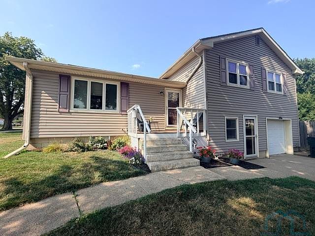 1st image of 202 N 6th St