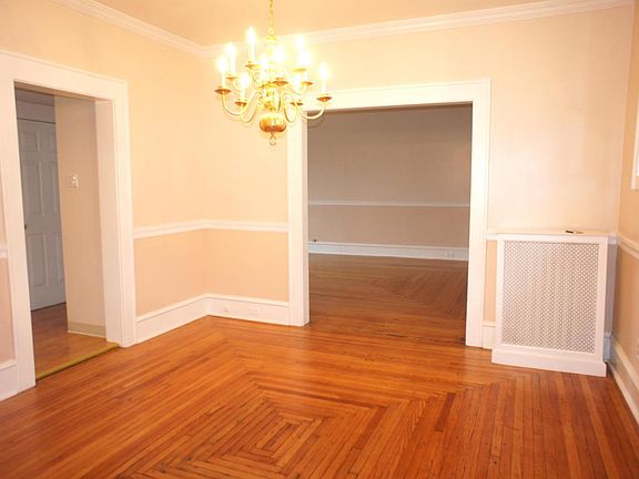 5th image of 25 E Bennett St