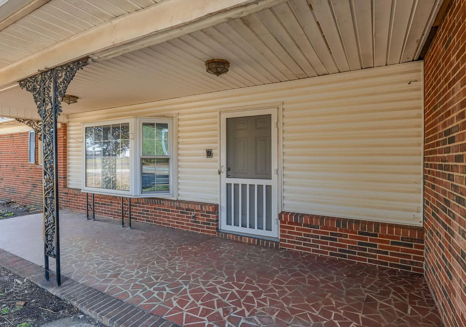 1403 W Mountain St — Photo 2