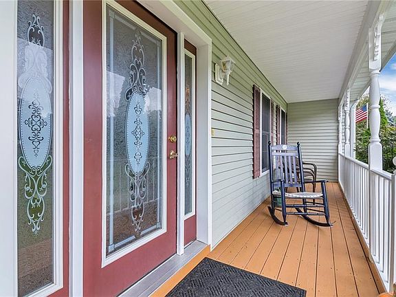 5th image of 417 Jackson Ave