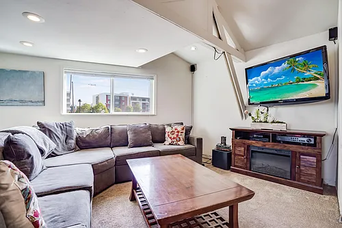 1741 Leslie St #4 Photo 1