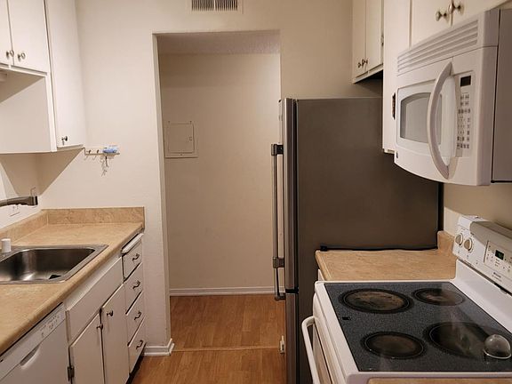 3rd image of 282 Tradewinds Dr APT 11