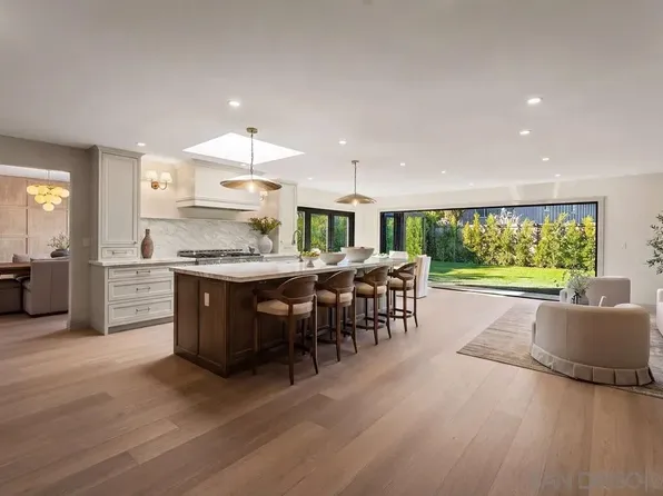 8390 Cliffridge Ln, La Jolla, CA 92037