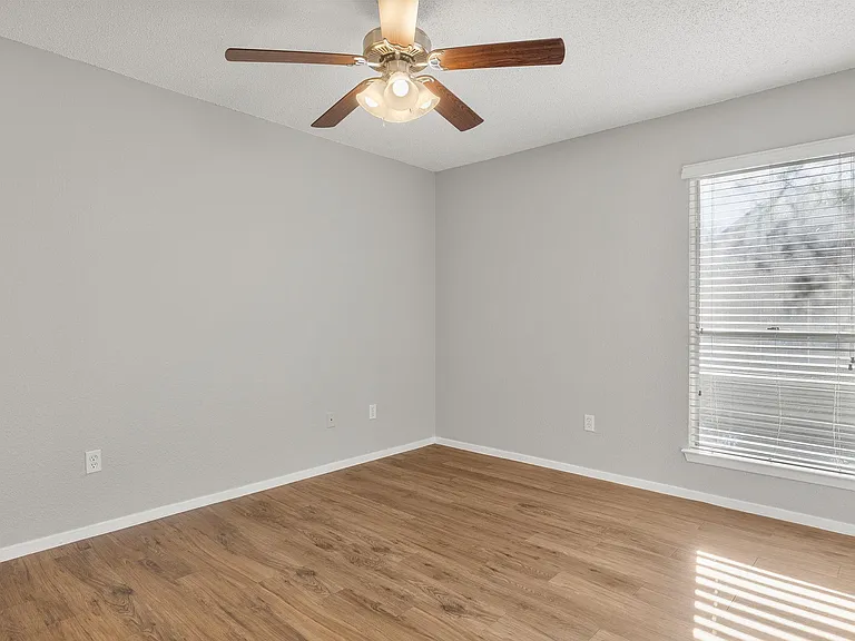 413 Country Aire Dr — Photo 14