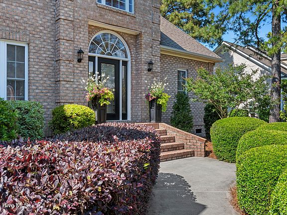2nd image of 2835 Inverness Cir SE