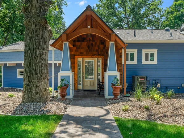 10727 Braewood Cir, Bloomington, MN 55437