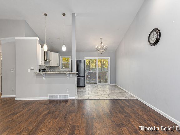 5th image of 5986 S Parkway Ave SE