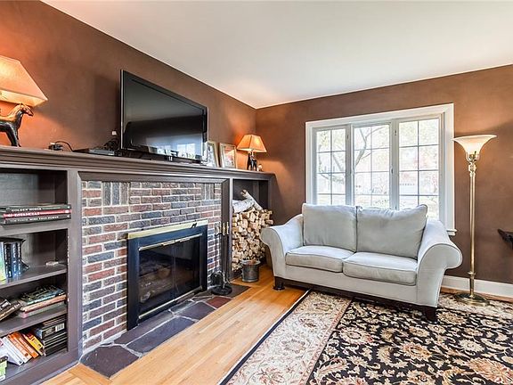 4th image of 217 Clovercrest Dr