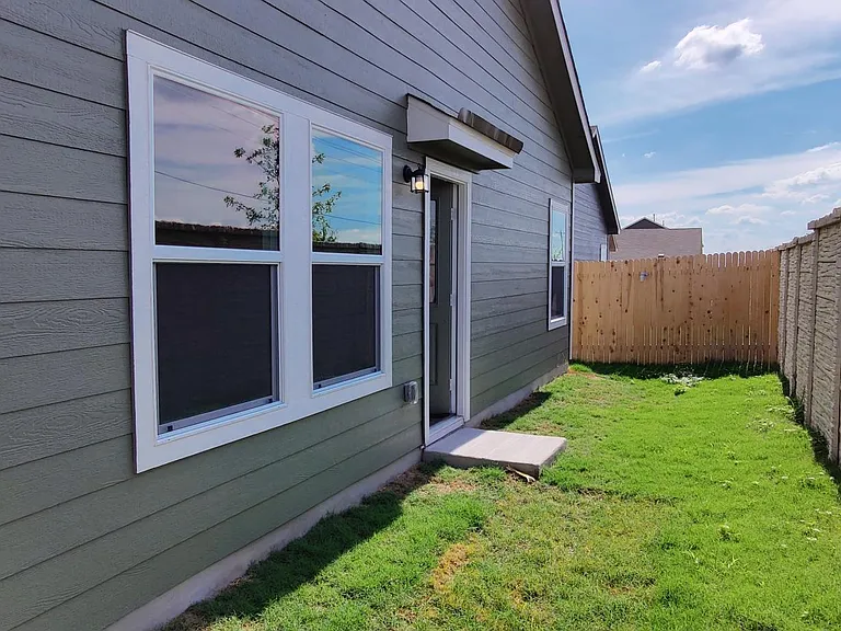 447 Soapstone Pass — Photo 17