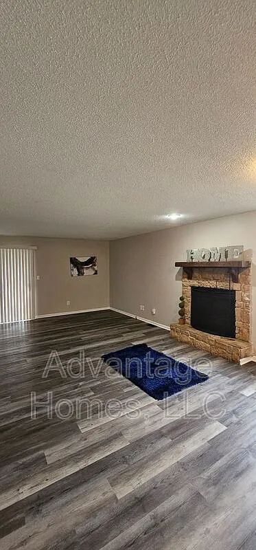 3 bed, 2.0 bath, $1,695 — Photo 2
