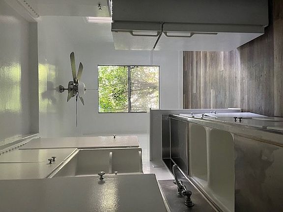 5th image of 5140 Clinton St #4468749