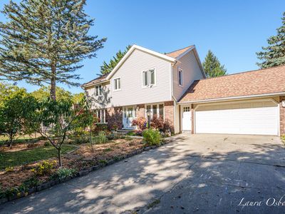 743 Crestview St, Holland, MI, 49423