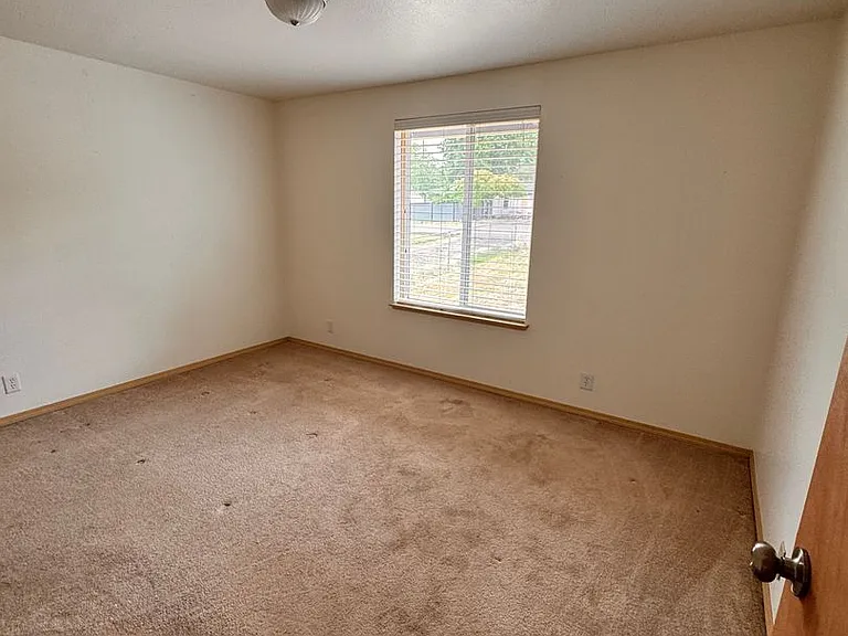 811 NE Newton Creek Dr — Photo 7