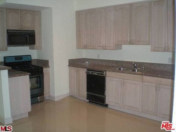 3rd image of 923 Euclid St APT 202