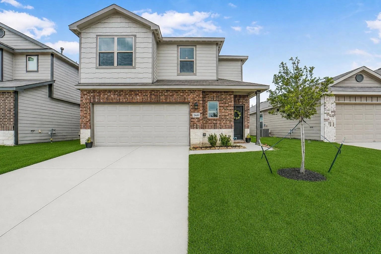 4 bed, 2.5 bath, 2243 sqft, $2,400 — Photo 1