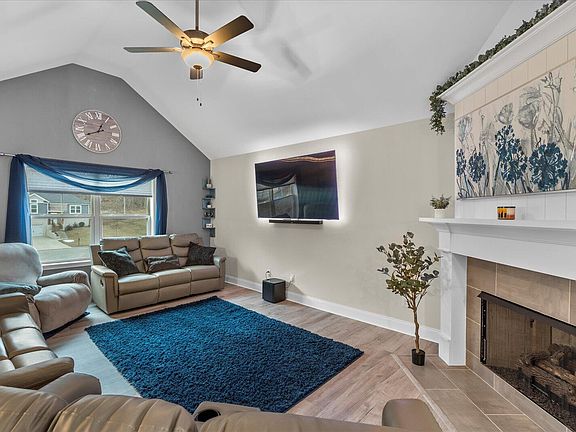 3rd image of 7061 Klingler Ln