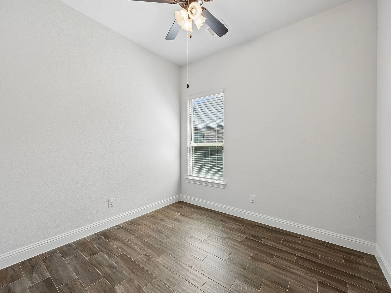 4 bed, 2509 sqft, $3,300 — Photo 2