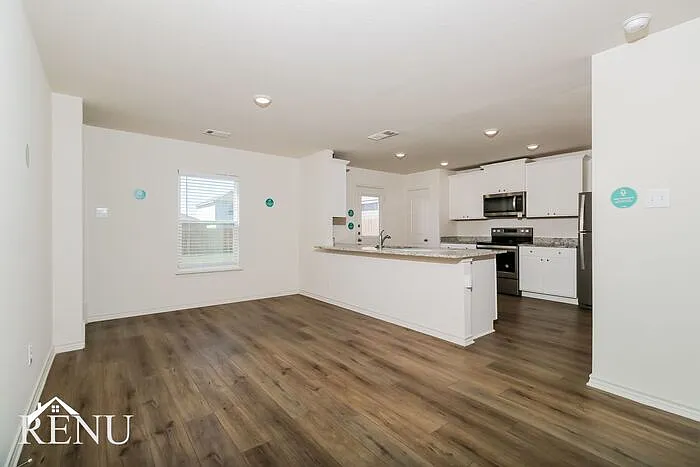 220 Crescent Park Dr — Photo 6