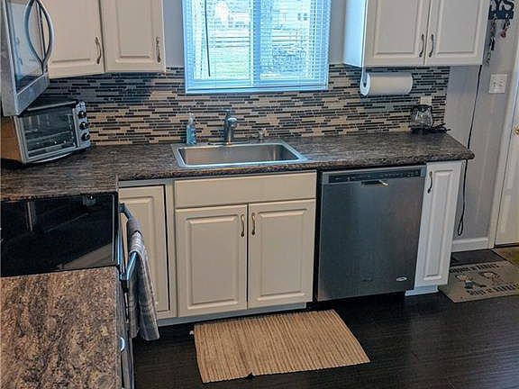 3rd image of 26933 Oxford Park Ln