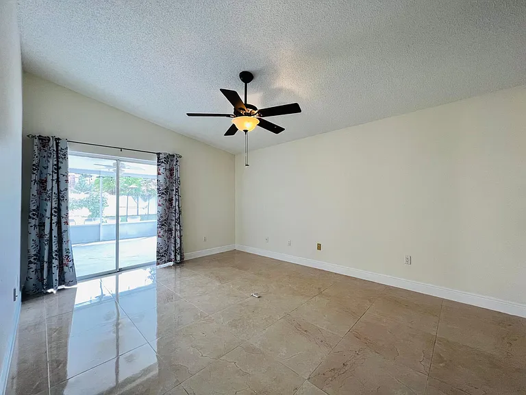 3909 Yellow Finch Ln — Photo 11