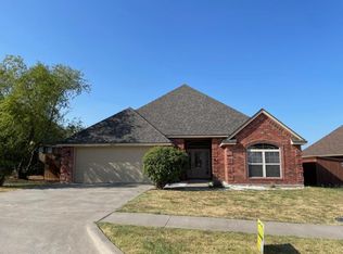 8105 SW Cherokee Ave, Lawton, OK 73505