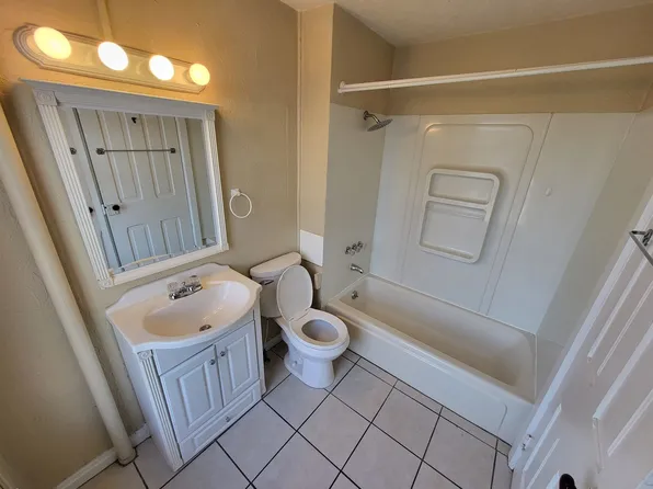 45-47 E High St, Hummelstown, PA 17036