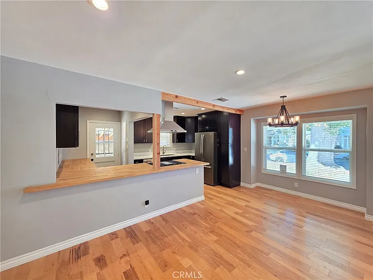 7019 Jamieson Ave — Photo 6
