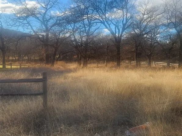 478 E Lake Rd, Medicine Park, OK 73557