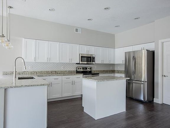 3rd image of 2140 Westbourne Dr