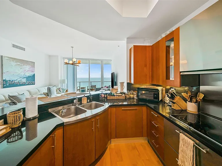 100 S Pointe Dr #1608 — Photo 9