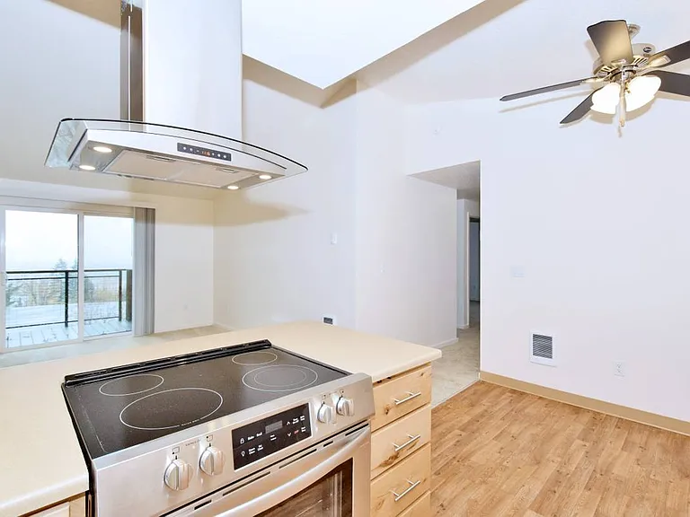 Squires Court Apartments — Photo 26