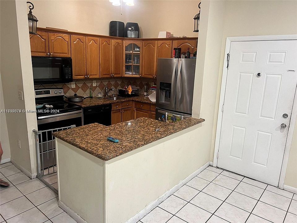 1st image of 929 NE 199th St APT 201